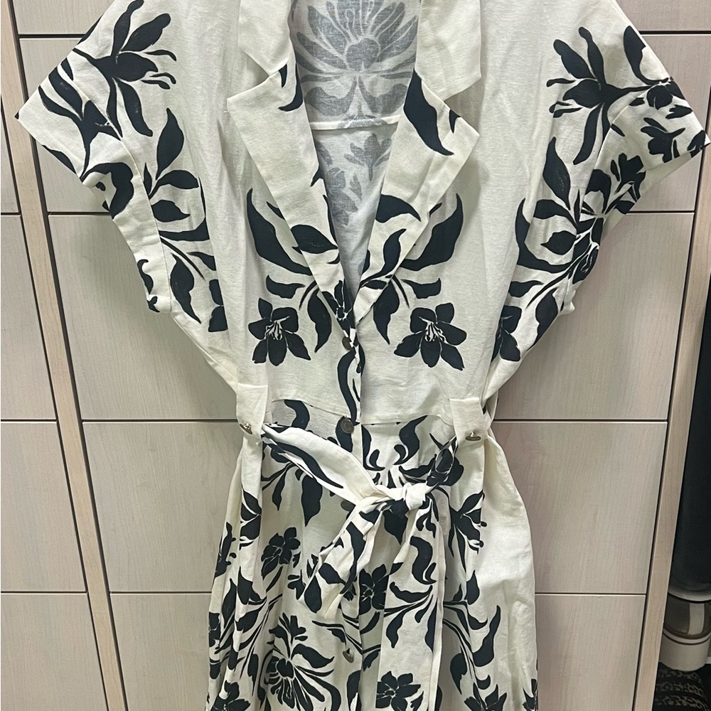 EUC Zara linen Floral Black and White Dress